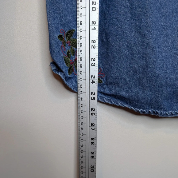 Holiday Editions Denim  Button Down Christmas Holly Embroidered Top 1X - Picture 9 of 9